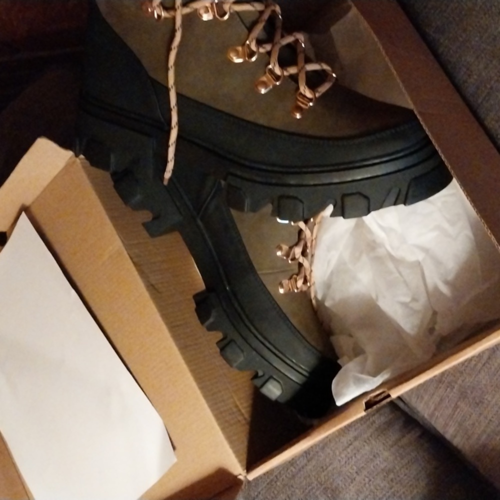 Portland Boots. New In Box. Size 10 - Picture 11 of 12